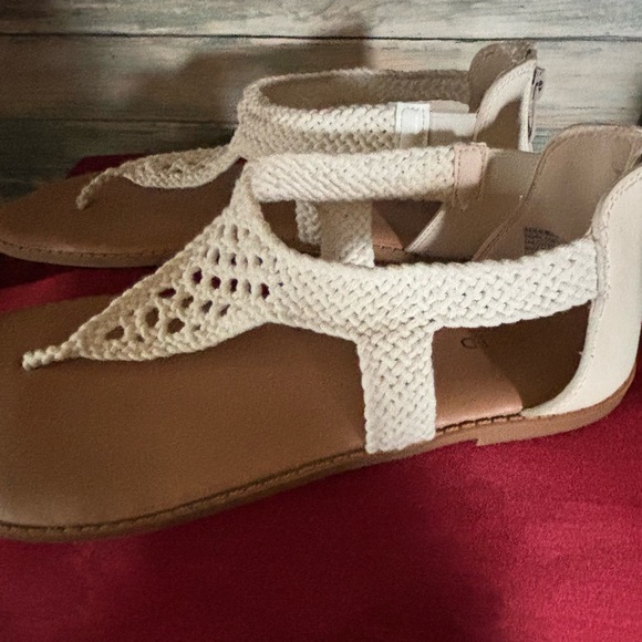Tori’s Sandals - Picture 2 of 8